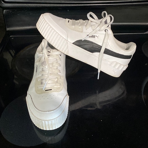 *SOLD* Puma sneakers - Picture 7 of 7